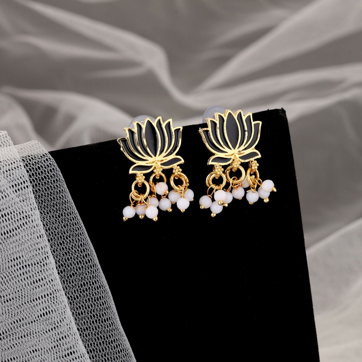 Classic Artificial Gold-Toned Pearl Cluster Choker Set