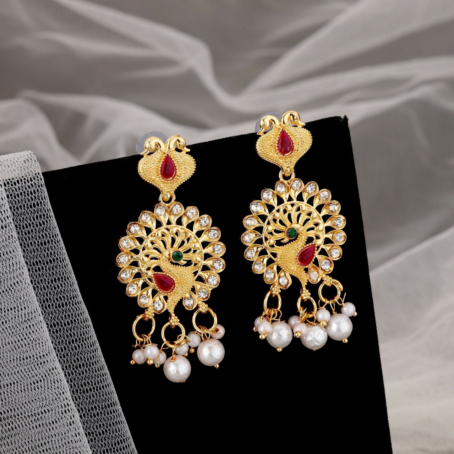 Traditional Artificial Gold-Plated Kundan & Pearl Choker Necklace with Matching Earrings