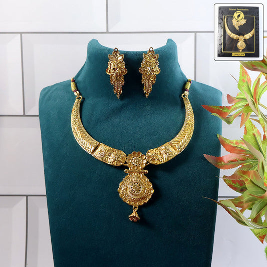 Royal Curved Choker Necklace Set – Elegant Traditional Design for Bridal Wear