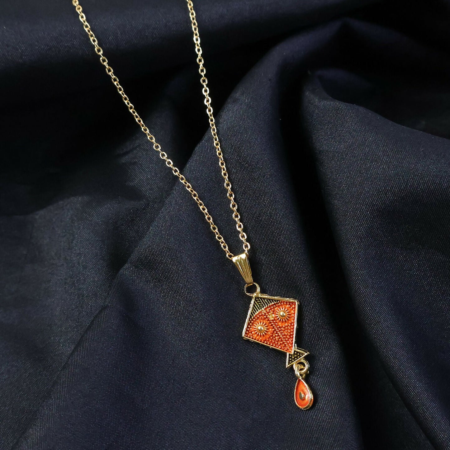Traditional Kite Shape Pendant Necklace with Chain for Women