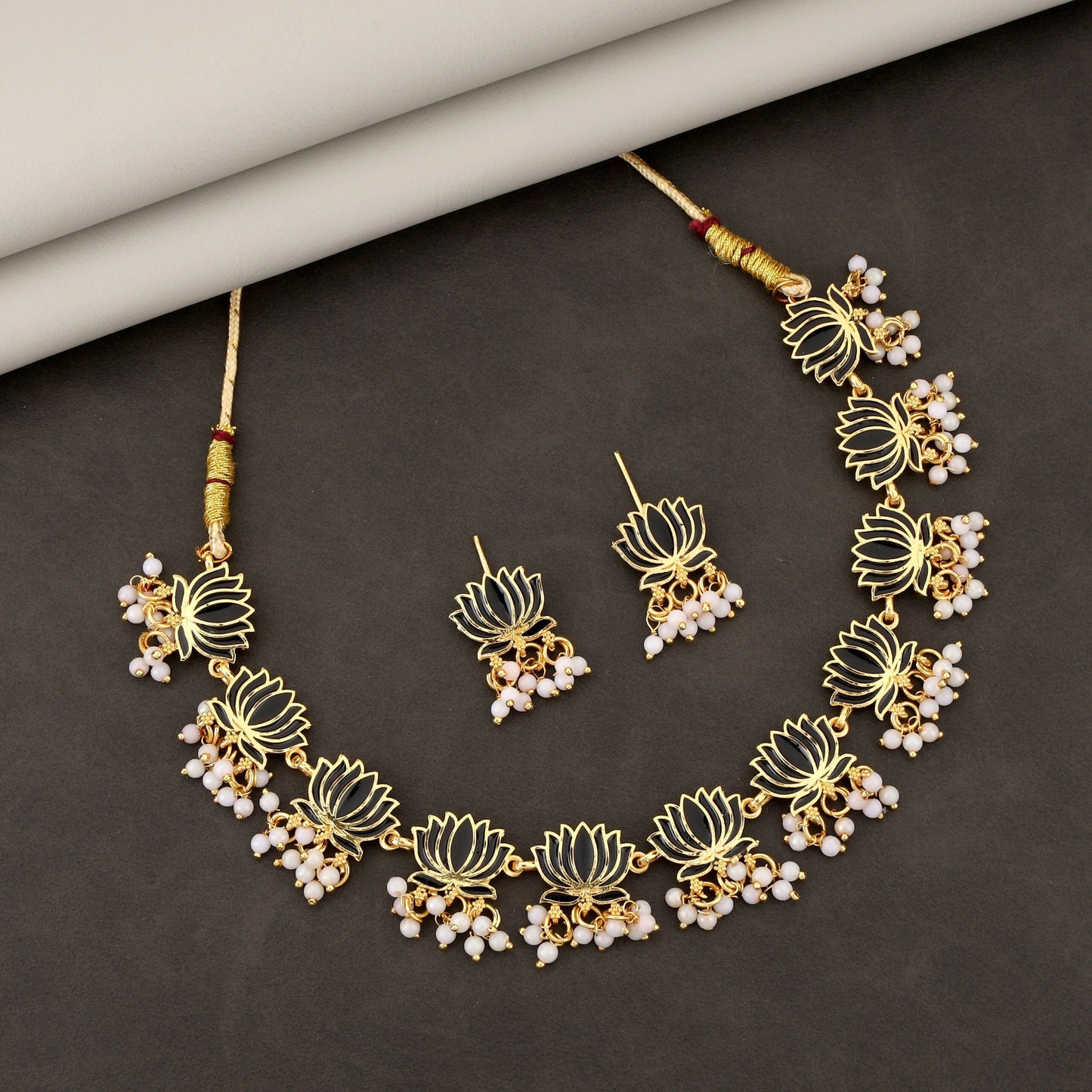 Classic   Artificial Gold-Toned Pearl Cluster Choker Set