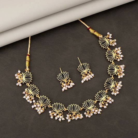 Classic   Artificial Gold-Toned Pearl Cluster Choker Set